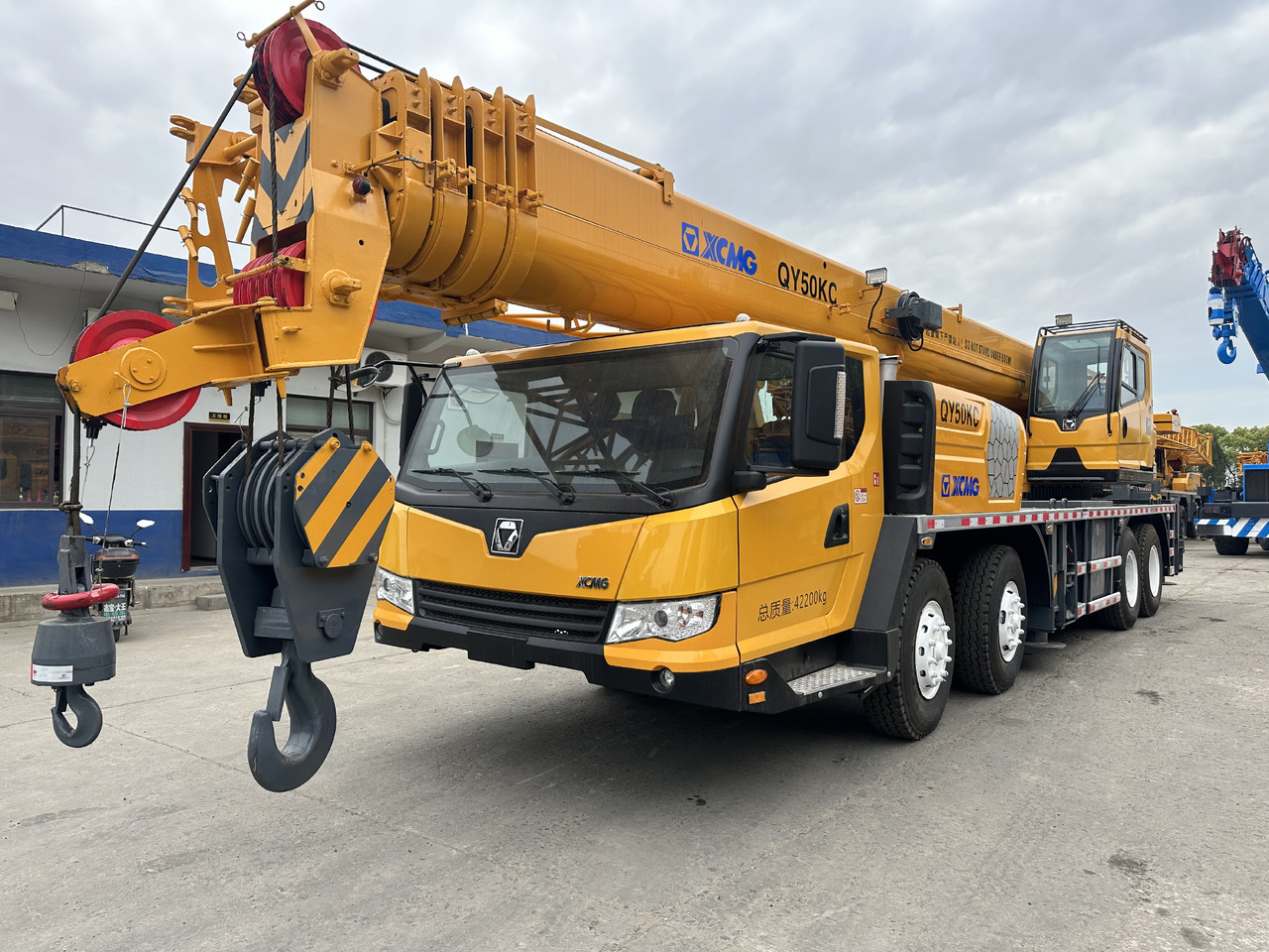 XCMG qy50kc xct55 qy55kc 50ton 55 ton 70 ton 85 ton 90 ton 100 ton 110 ton 130 ton truck crane - Avtodvigalo: slika 1 XCMG qy50kc xct55 qy55kc 50ton 55 ton 70 ton 85 ton 90 ton 100 ton 110 ton 130 ton truck crane - Avtodvigalo: slika 1