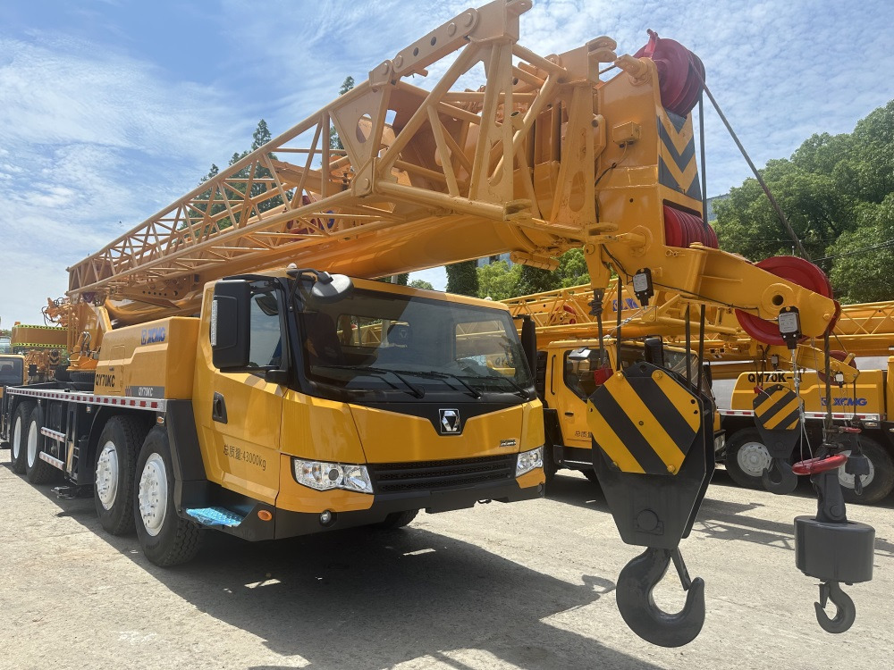 XCMG qy70kc xct75 qy75kc 75 ton truck crane - Avtodvigalo: slika 2 XCMG qy70kc xct75 qy75kc 75 ton truck crane - Avtodvigalo: slika 2