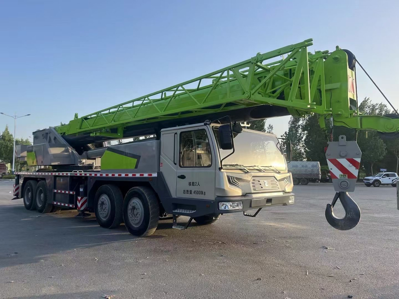 ZOOMLION ZTC700V 70 ton 80 ton ztc800v ztc1000v truck crane - Avtodvigalo: slika 2 ZOOMLION ZTC700V 70 ton 80 ton ztc800v ztc1000v truck crane - Avtodvigalo: slika 2