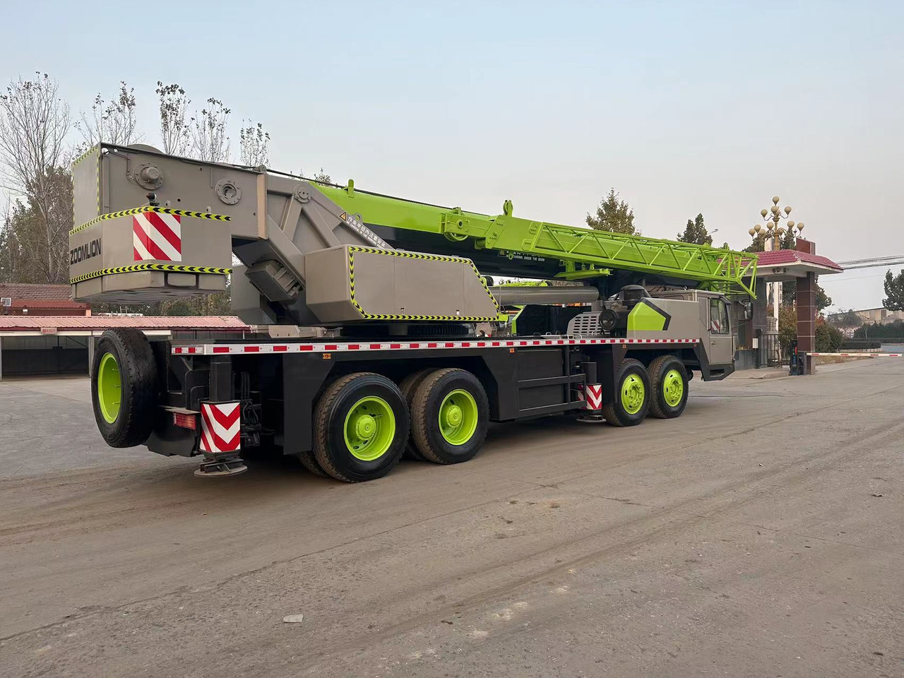 ZOOMLION ZTC700V QY70V 70 ton 80 ton 90 ton 100 ton 110 ton 120 ton used truck crane - Avtodvigalo: slika 4 ZOOMLION ZTC700V QY70V 70 ton 80 ton 90 ton 100 ton 110 ton 120 ton used truck crane - Avtodvigalo: slika 4