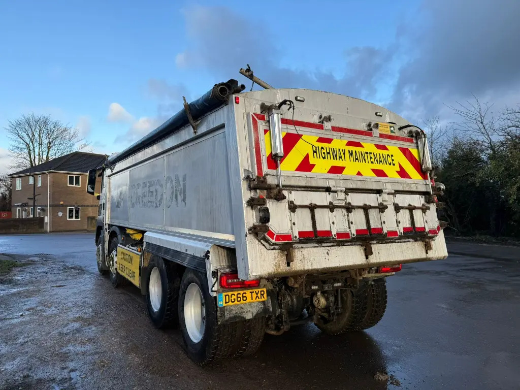 MAN TGS 32.400 Tipper 8x4 - RHD - Tovornjak prekucnik: slika 4 MAN TGS 32.400 Tipper 8x4 - RHD - Tovornjak prekucnik: slika 4