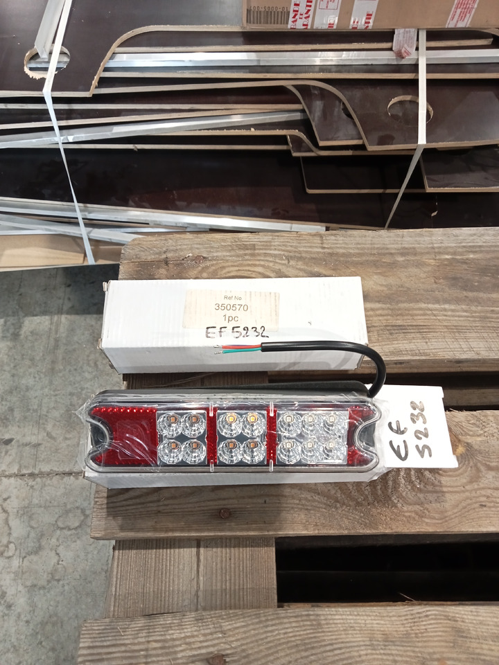 Trouillet FEU RECT LED 3F 10/30V - Luči/ Osvetlitev: slika 1 Trouillet FEU RECT LED 3F 10/30V - Luči/ Osvetlitev: slika 1