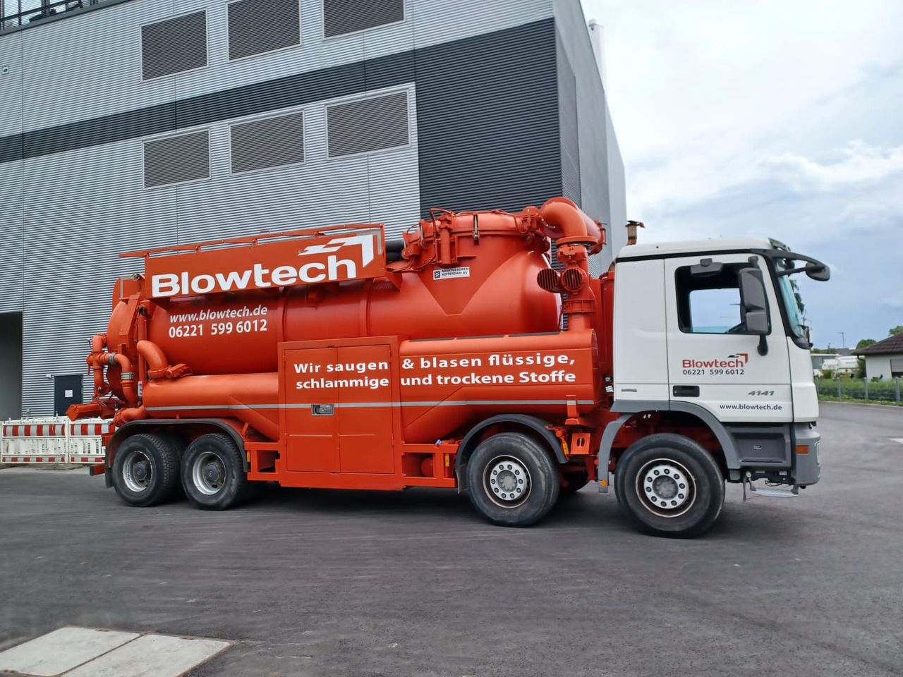 MERCEDES-BENZ Naaktgeboren Vacu-Press 8000 High-Lift V2A less km+hours! - Vakuumski tovornjak: slika 1 MERCEDES-BENZ Naaktgeboren Vacu-Press 8000 High-Lift V2A less km+hours! - Vakuumski tovornjak: slika 1