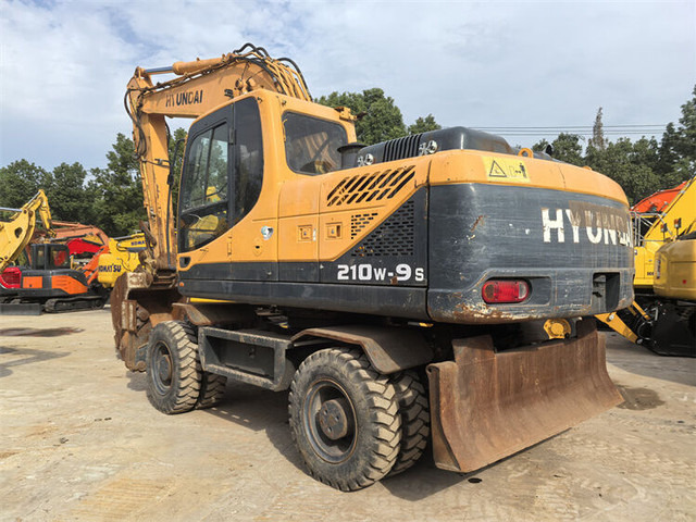 Hyundai R210W-9S - Bager na kolesih: slika 3 Hyundai R210W-9S - Bager na kolesih: slika 3