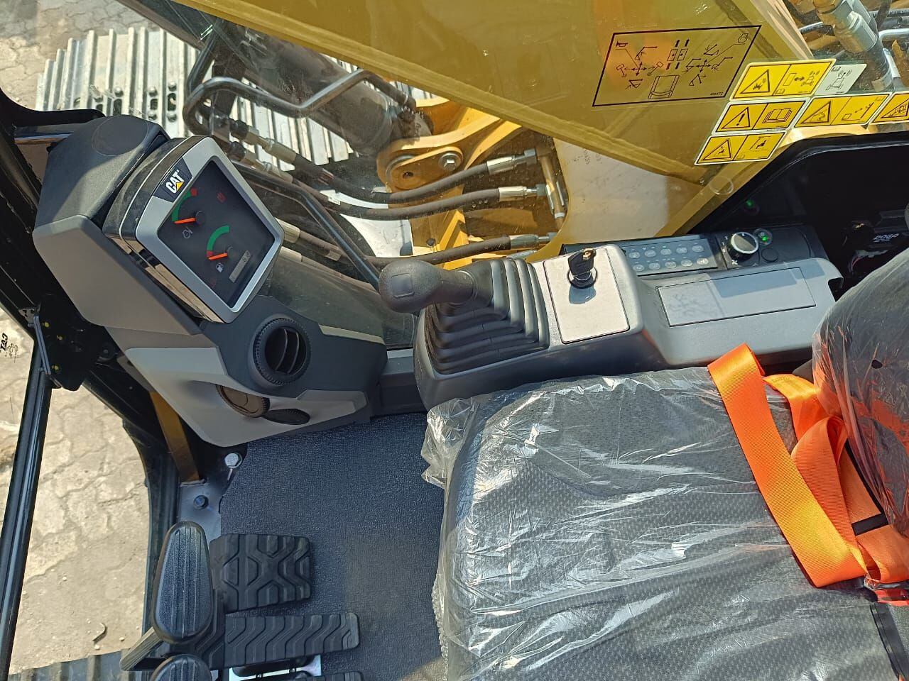 New Caterpillar 320D3GC tracked excavator - Bager goseničar: slika 4 New Caterpillar 320D3GC tracked excavator - Bager goseničar: slika 4