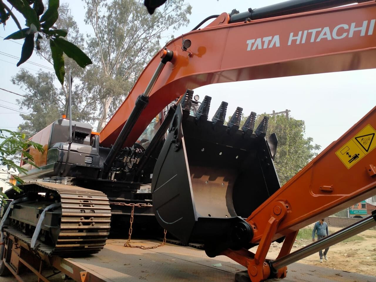 New Hitachi ZX220 LC tracked excavator - Bager goseničar: slika 1 New Hitachi ZX220 LC tracked excavator - Bager goseničar: slika 1