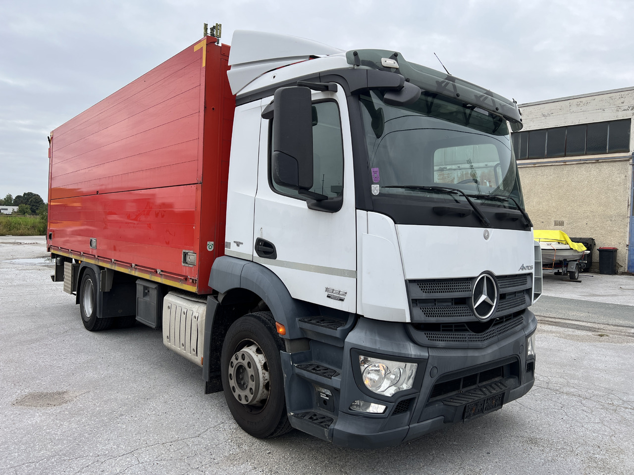 MERCEDES-BENZ ANTOS  1832 Getränkw.  LBW | Klima |  EURO 6 - Tovornjak za prevoz pijač: slika 2 MERCEDES-BENZ ANTOS  1832 Getränkw.  LBW | Klima |  EURO 6 - Tovornjak za prevoz pijač: slika 2