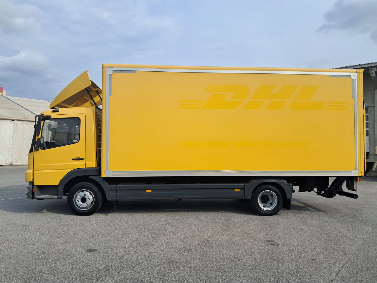 MERCEDES-BENZ ATEGO 8 16 Koffer mit LBW | Schalter | EZ 2013 - Tovornjak zabojnik: slika 4 MERCEDES-BENZ ATEGO 8 16 Koffer mit LBW | Schalter | EZ 2013 - Tovornjak zabojnik: slika 4