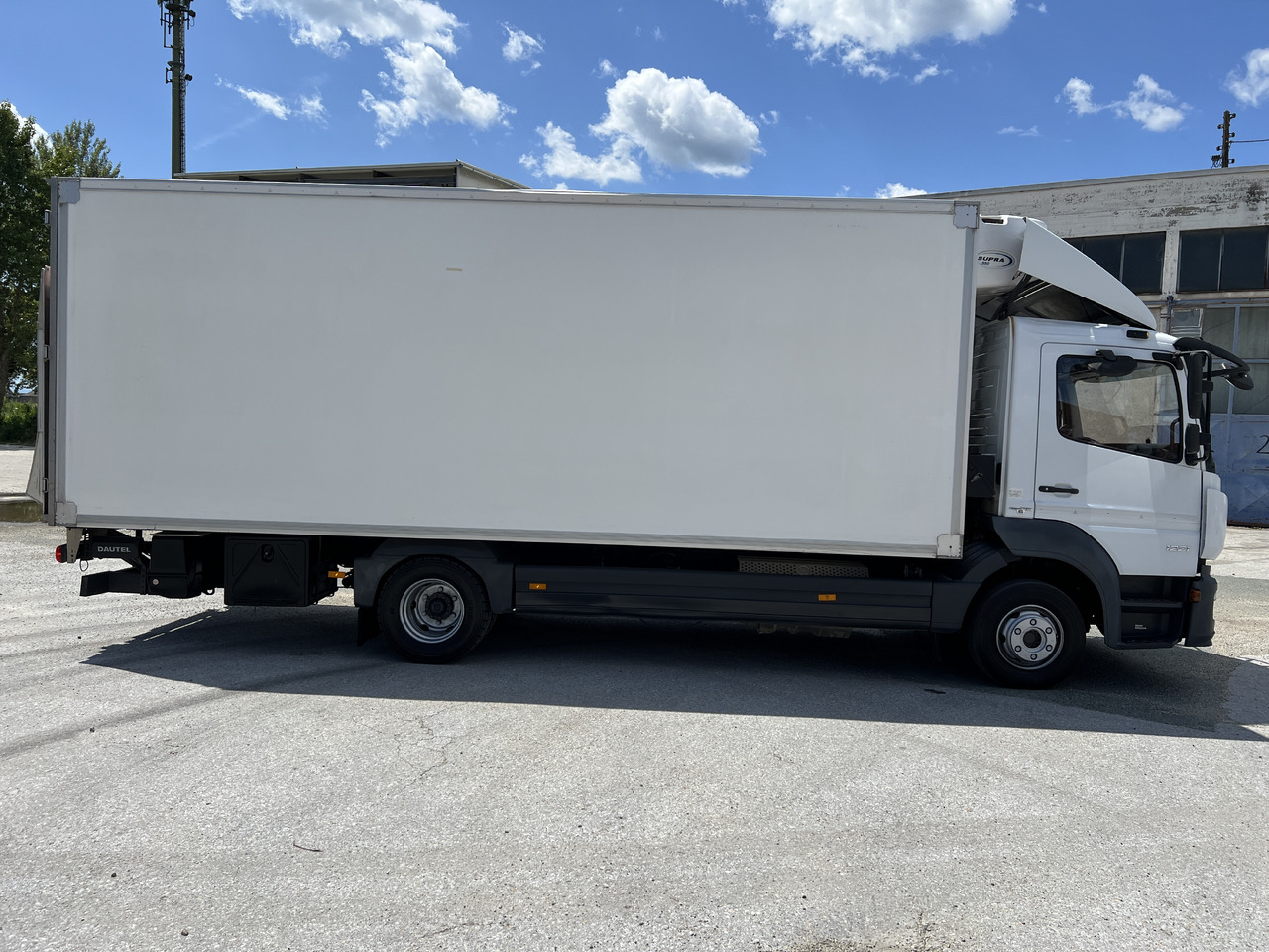 MERCEDES-BENZ Mercedes-Benz Atego 1221 Kühlkoffer mit LBW | EZ 2016 | | Klima | Tempomat | Diff. Hinterachse - Tovornjak hladilnik: slika 4 MERCEDES-BENZ Mercedes-Benz Atego 1221 Kühlkoffer mit LBW | EZ 2016 | | Klima | Tempomat | Diff. Hinterachse - Tovornjak hladilnik: slika 4