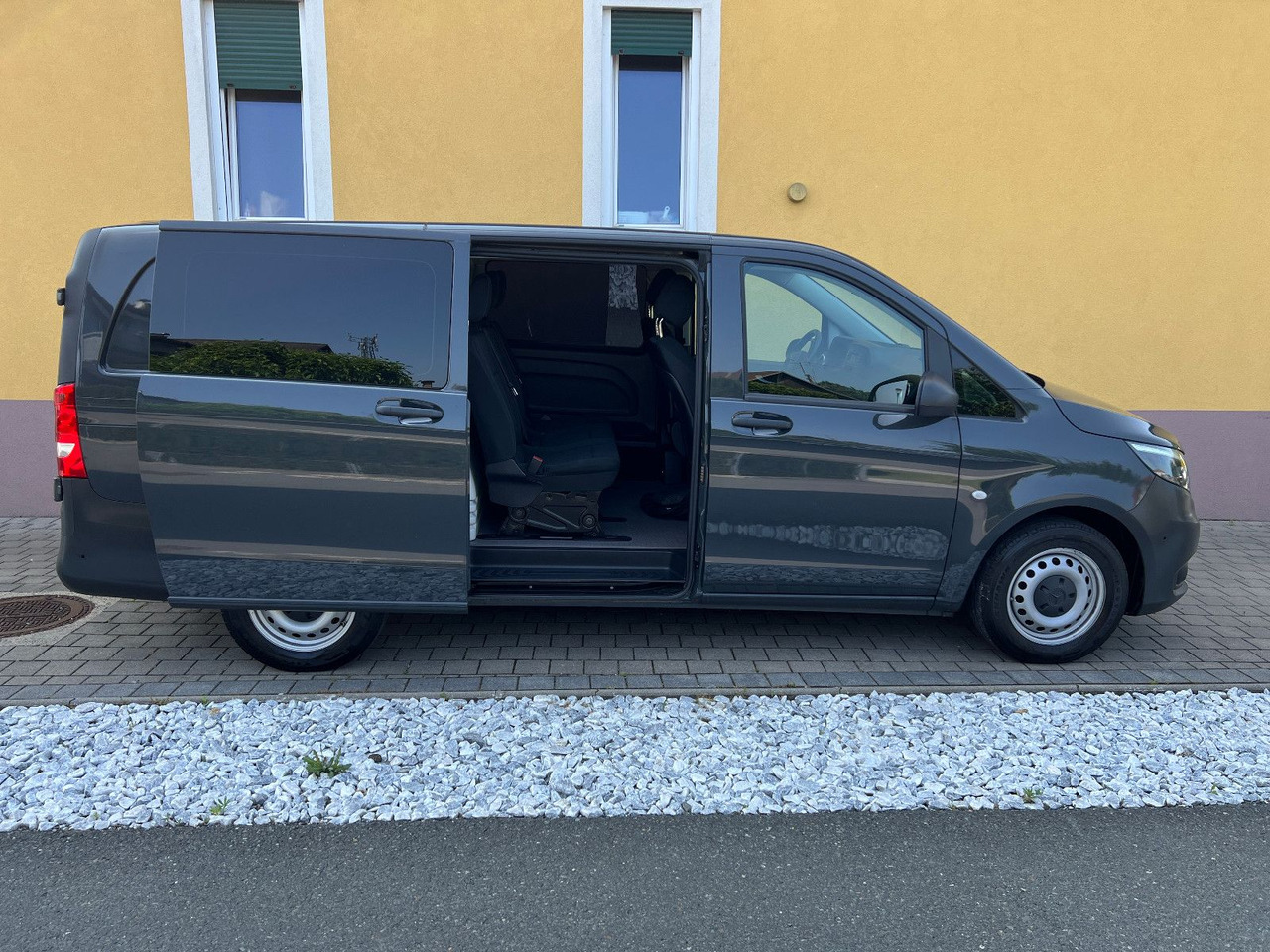 Mercedes-Benz Vito 114 lang | Klima | Schiebetür | Tempomat - Dostavno vozilo z dvojno kabino: slika 4 Mercedes-Benz Vito 114 lang | Klima | Schiebetür | Tempomat - Dostavno vozilo z dvojno kabino: slika 4