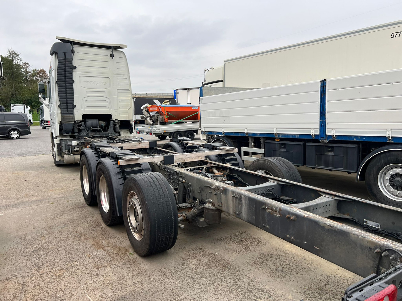 VOLVO FH 540 8x4 Fahrgestell - Tovornjak-šasija: slika 3 VOLVO FH 540 8x4 Fahrgestell - Tovornjak-šasija: slika 3