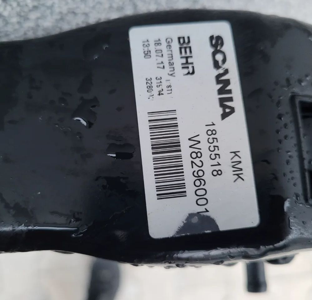 CHŁODNICA WODY SCANIA R 1855518 ORYGINAŁ SZCZELNE - Hladilnik motorja za Tovornjak: slika 3 CHŁODNICA WODY SCANIA R 1855518 ORYGINAŁ SZCZELNE - Hladilnik motorja za Tovornjak: slika 3