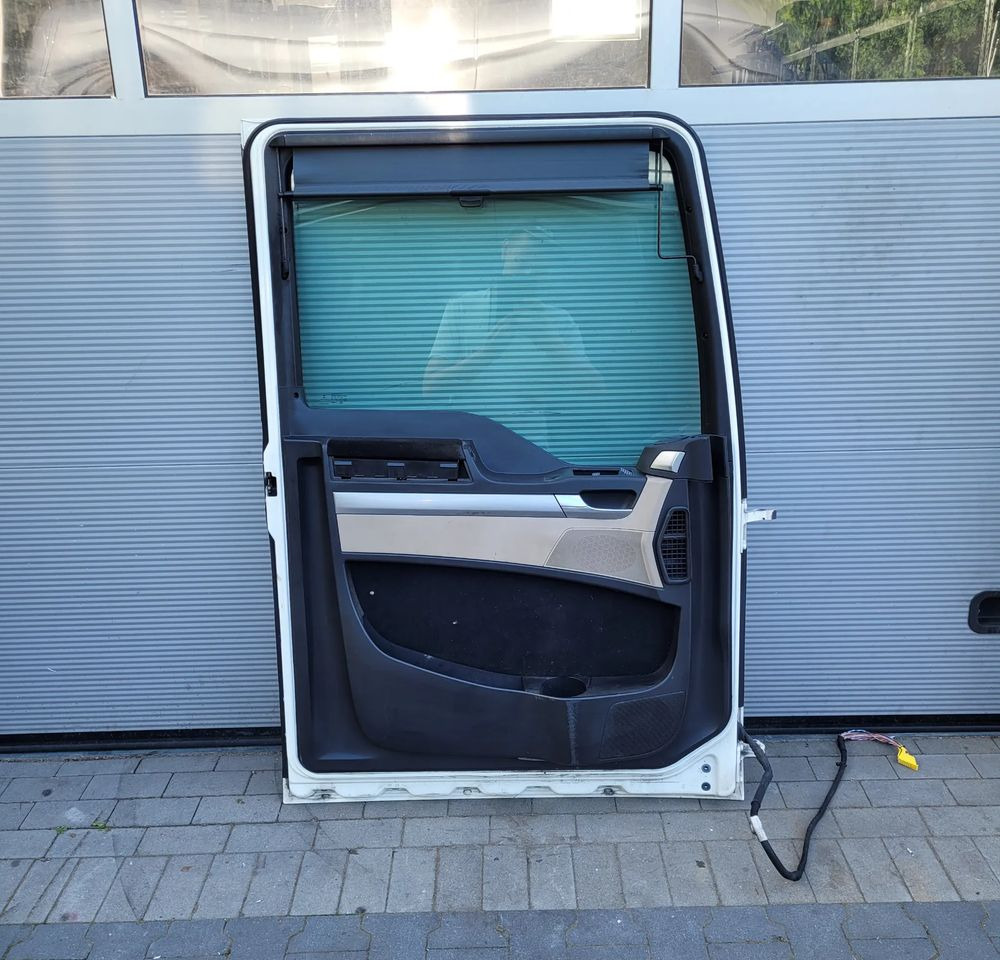 DRZWI MAN TGX LEWE LIFT RAL 9010 ORYGINAŁ CHWALIM116 - Vrata in deli za Tovornjak: slika 4 DRZWI MAN TGX LEWE LIFT RAL 9010 ORYGINAŁ CHWALIM116 - Vrata in deli za Tovornjak: slika 4