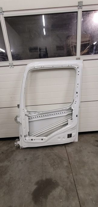 DRZWI MERCEDES ACTROS MP4 PRAWE MALA TAPICERKA - Vrata in deli za Tovornjak: slika 4 DRZWI MERCEDES ACTROS MP4 PRAWE MALA TAPICERKA - Vrata in deli za Tovornjak: slika 4