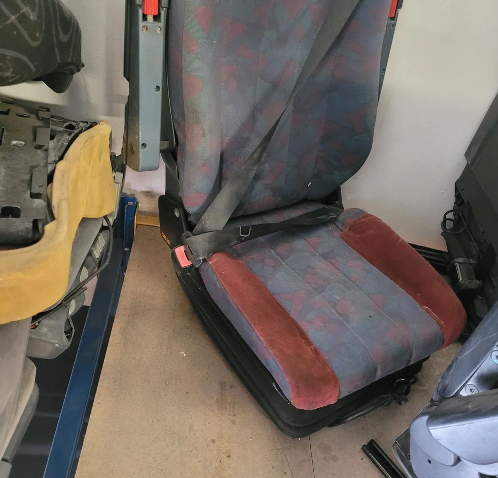 FOTEL KIEROWCY MERCEDES ATEGO CHWALIM116 - Sedež za Tovornjak: slika 3 FOTEL KIEROWCY MERCEDES ATEGO CHWALIM116 - Sedež za Tovornjak: slika 3