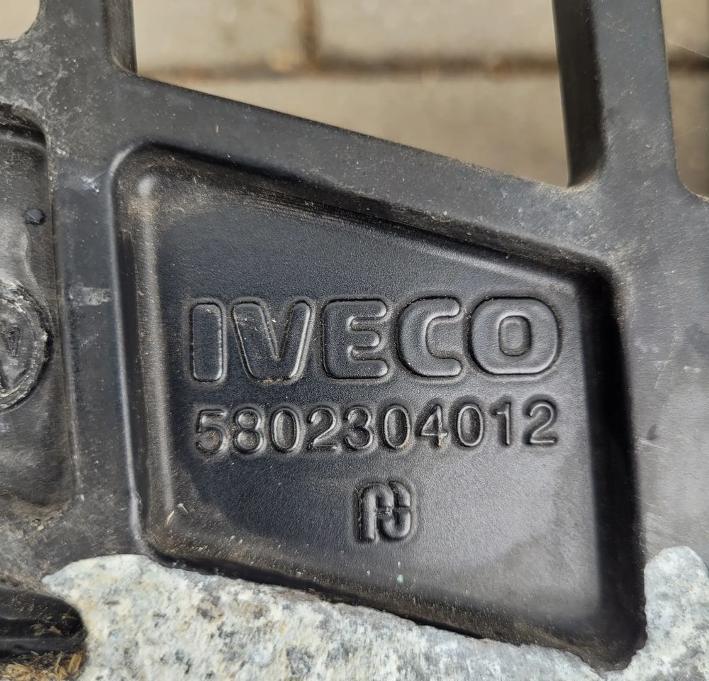 GRILL ŁAWKA MOCOWANIE IVECO S WAY 5802304012 CHWALIM116 - Rešetka za Tovornjak: slika 2 GRILL ŁAWKA MOCOWANIE IVECO S WAY 5802304012 CHWALIM116 - Rešetka za Tovornjak: slika 2
