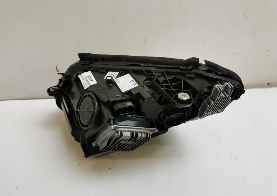 LAMPA PRZÓD MERCEDES C KLASA A 205 9061606 LIFT - Žarometi: slika 4 LAMPA PRZÓD MERCEDES C KLASA A 205 9061606 LIFT - Žarometi: slika 4