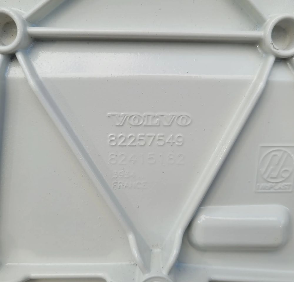 MASKA ATRAPA VOLVO FMX ORYGINAŁ 82257549 CHWALIM116 - Pokrov motorja za Tovornjak: slika 5 MASKA ATRAPA VOLVO FMX ORYGINAŁ 82257549 CHWALIM116 - Pokrov motorja za Tovornjak: slika 5