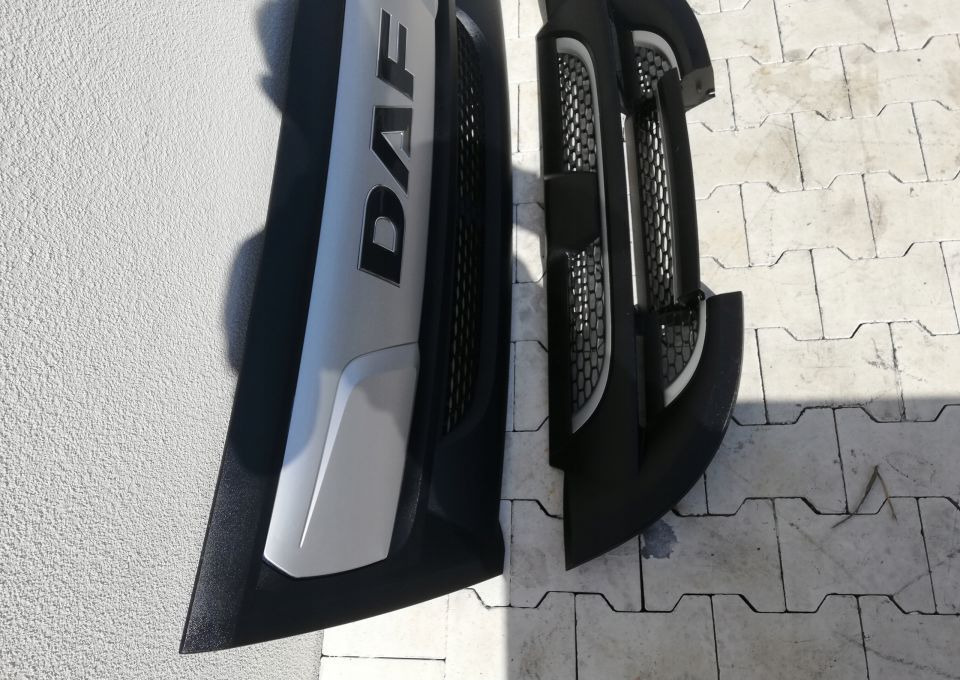 MASKA GRILL ATRAPA DAF LF NOWY ORYGINAŁ EURO6 LIFT - Pokrov motorja: slika 2 MASKA GRILL ATRAPA DAF LF NOWY ORYGINAŁ EURO6 LIFT - Pokrov motorja: slika 2