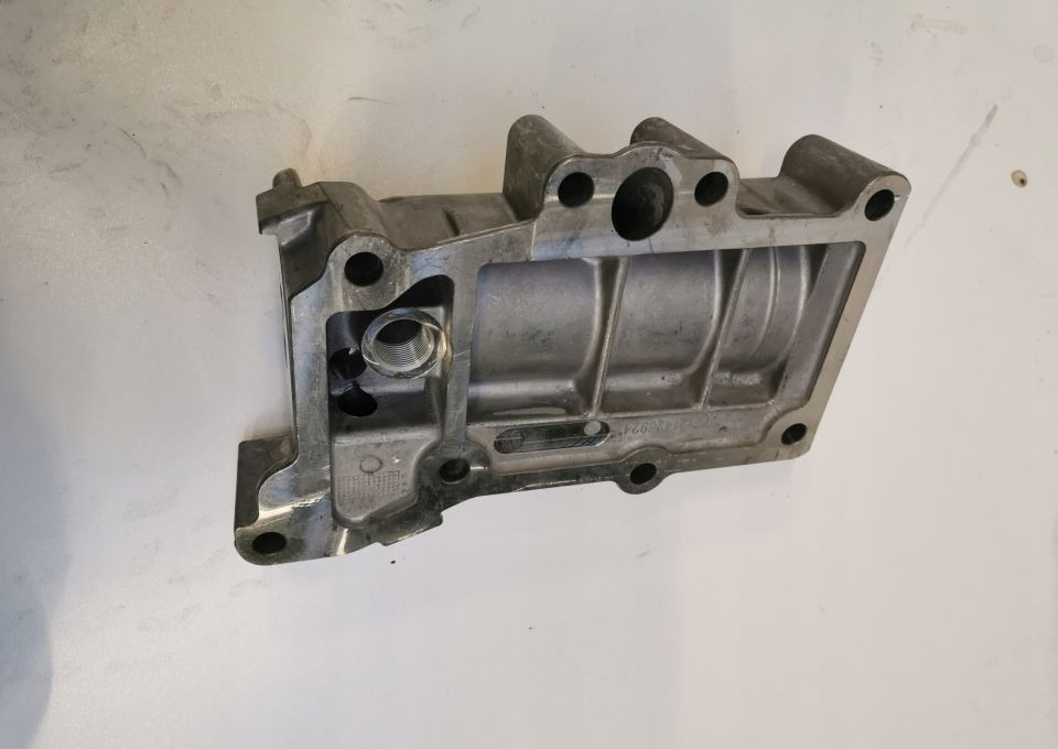 OBUDOWA FILTRA OLEJU VOLVO RENAULT 21426924 - Oljni filter za Tovornjak: slika 2 OBUDOWA FILTRA OLEJU VOLVO RENAULT 21426924 - Oljni filter za Tovornjak: slika 2