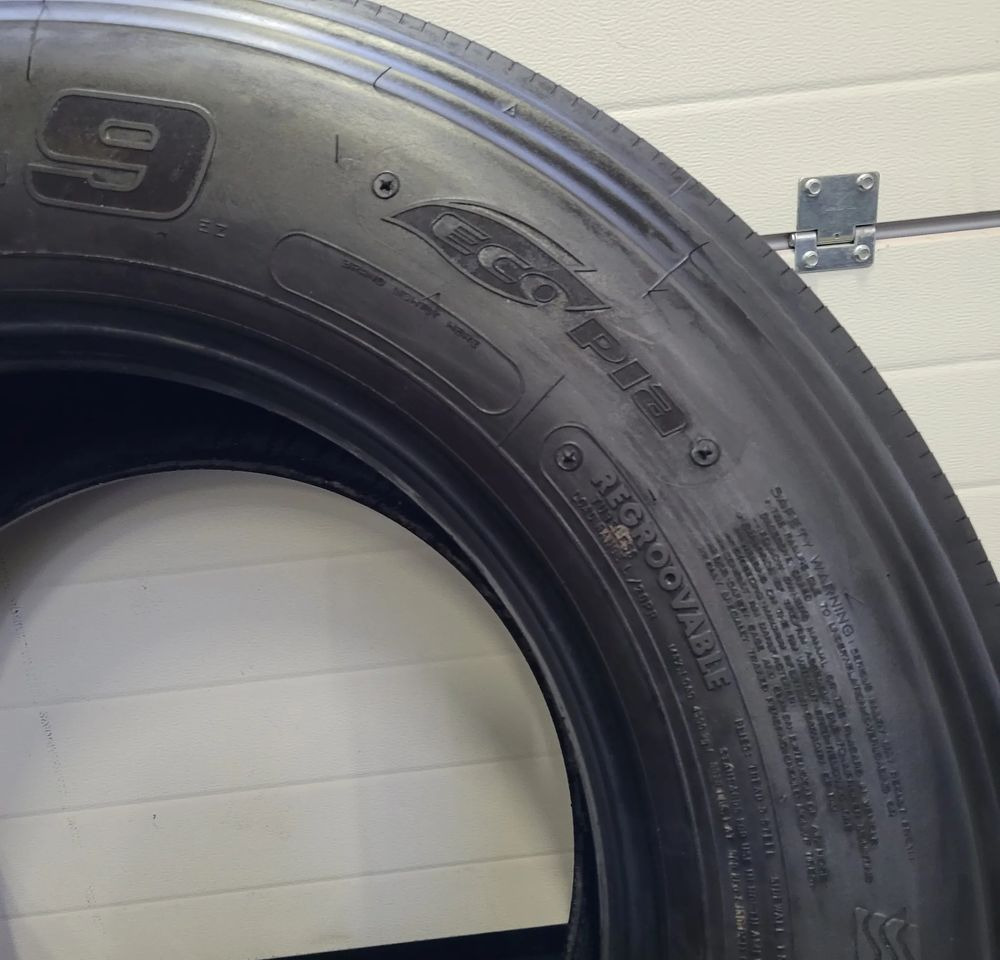 OPONA BRIDGESTONE R249 ECOPIA 385/55R22.5 - Karoserija in zunanjost: slika 3 OPONA BRIDGESTONE R249 ECOPIA 385/55R22.5 - Karoserija in zunanjost: slika 3