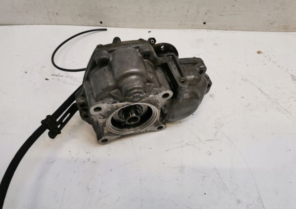 PRZYSTAWKA SKRZYNI BIEGÓW PTO VOLVO FH 21066327 - Menjalnik in deli za Tovornjak: slika 2 PRZYSTAWKA SKRZYNI BIEGÓW PTO VOLVO FH 21066327 - Menjalnik in deli za Tovornjak: slika 2