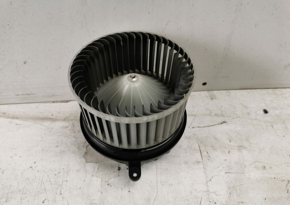 Silniczek nagrzewnicy MERCEDES ACTROS MP4 - Ventilator kabine za Tovornjak: slika 1 Silniczek nagrzewnicy MERCEDES ACTROS MP4 - Ventilator kabine za Tovornjak: slika 1