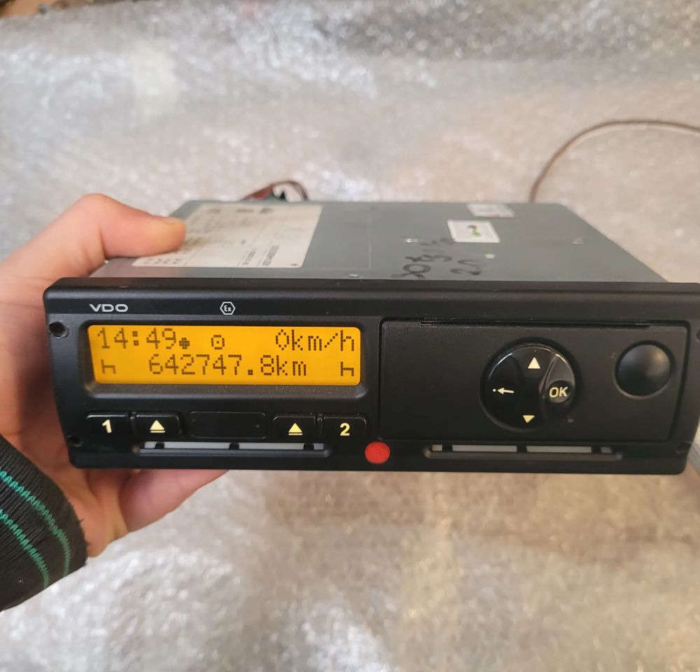 TACHOGRAF MERCEDES ACTROS A0014469033 R.2.0 - Tahograf za Tovornjak: slika 1 TACHOGRAF MERCEDES ACTROS A0014469033 R.2.0 - Tahograf za Tovornjak: slika 1