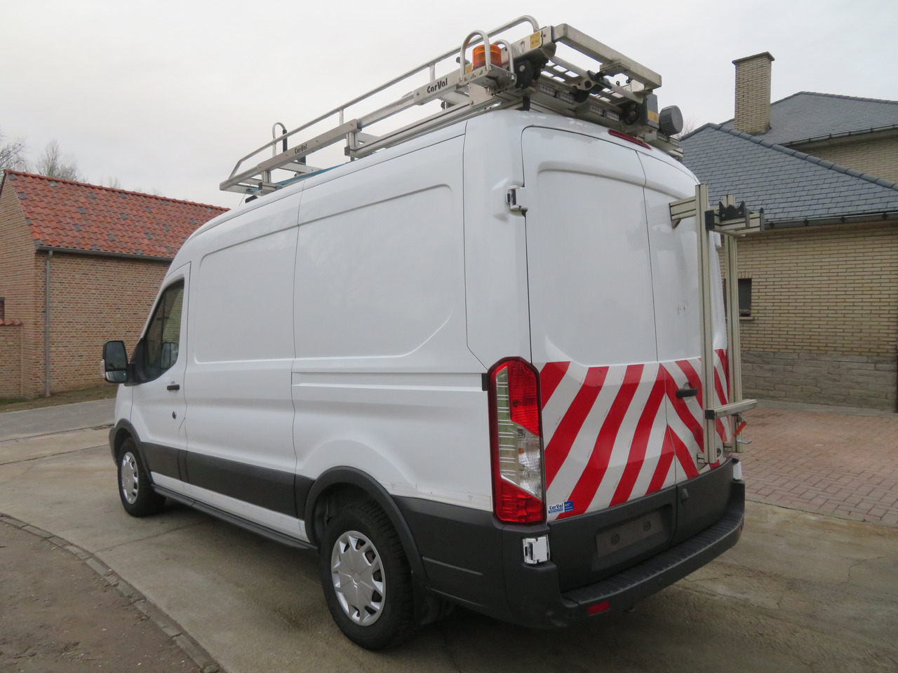 Ford Transit 2.0TDCi - L2H2 - Furgon: slika 5 Ford Transit 2.0TDCi - L2H2 - Furgon: slika 5