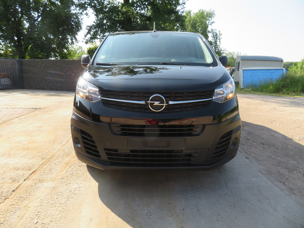 OPEL Vivaro 2.0 Turbo - L2H1 - Mali kombi: slika 2 OPEL Vivaro 2.0 Turbo - L2H1 - Mali kombi: slika 2