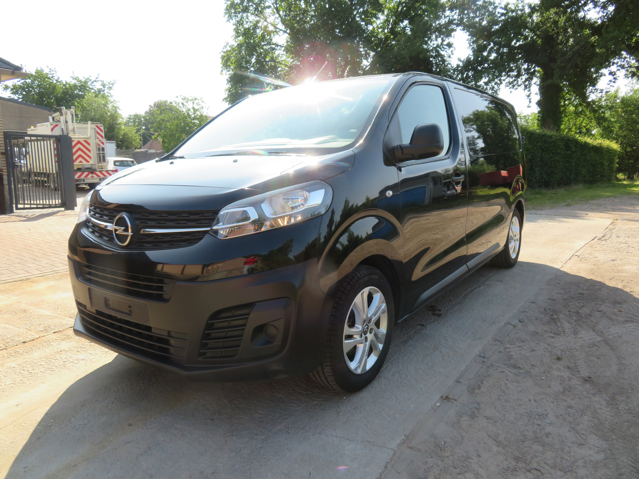 OPEL Vivaro 2.0 Turbo - L2H1 - Mali kombi: slika 3 OPEL Vivaro 2.0 Turbo - L2H1 - Mali kombi: slika 3