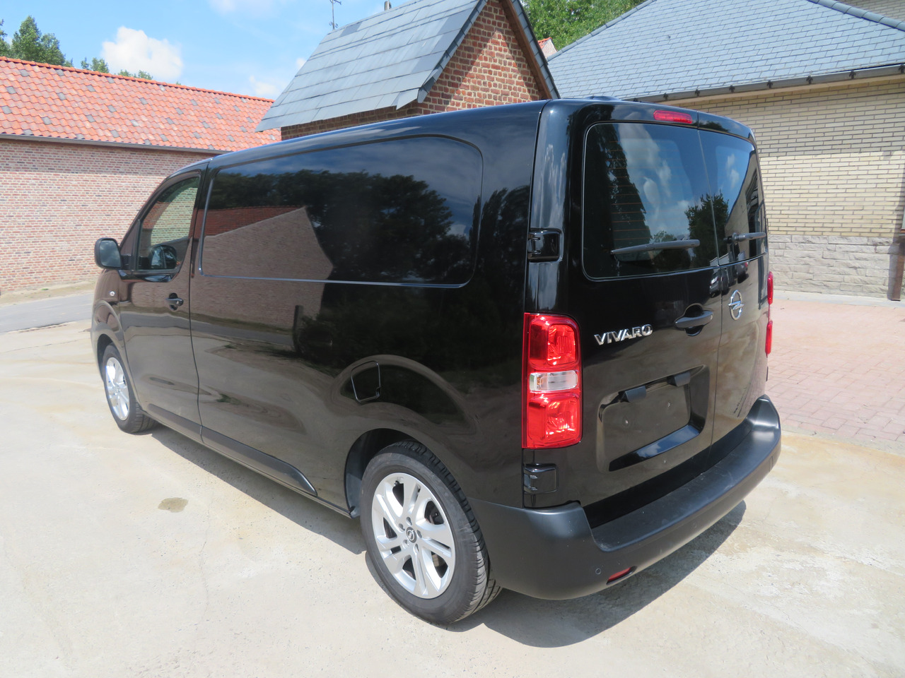 OPEL Vivaro Edition 2.0 Turbo - L2H1 - Mali kombi: slika 5 OPEL Vivaro Edition 2.0 Turbo - L2H1 - Mali kombi: slika 5
