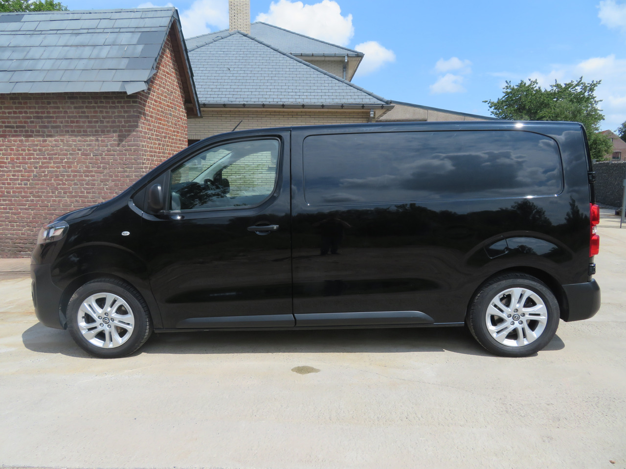 OPEL Vivaro Edition 2.0 Turbo - L2H1 - Mali kombi: slika 4 OPEL Vivaro Edition 2.0 Turbo - L2H1 - Mali kombi: slika 4
