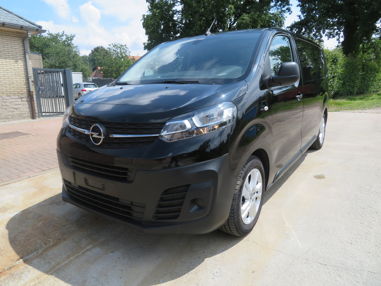 OPEL Vivaro Edition 2.0 Turbo - L2H1 - Mali kombi: slika 3 OPEL Vivaro Edition 2.0 Turbo - L2H1 - Mali kombi: slika 3