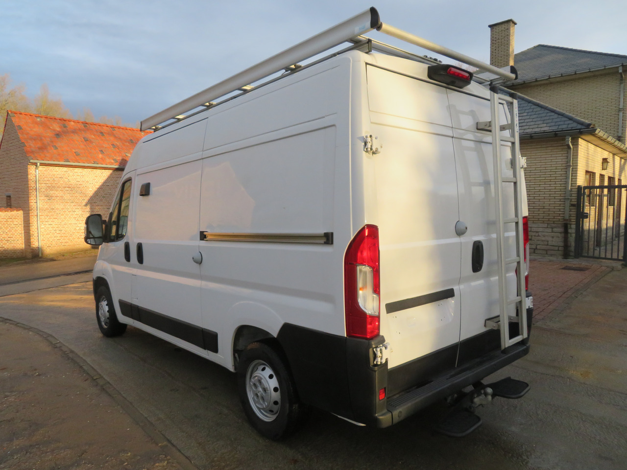 Peugeot Boxer 2.2 BlueHDI L2H2 dubbel schuifdeur - Furgon: slika 5 Peugeot Boxer 2.2 BlueHDI L2H2 dubbel schuifdeur - Furgon: slika 5