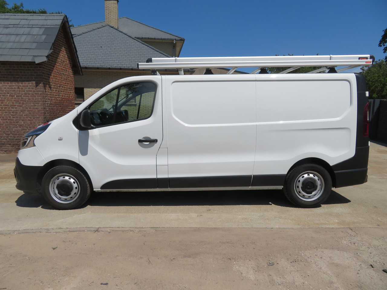 RENAULT Trafic 2.0dCi - L2H1 - Mali kombi: slika 4 RENAULT Trafic 2.0dCi - L2H1 - Mali kombi: slika 4