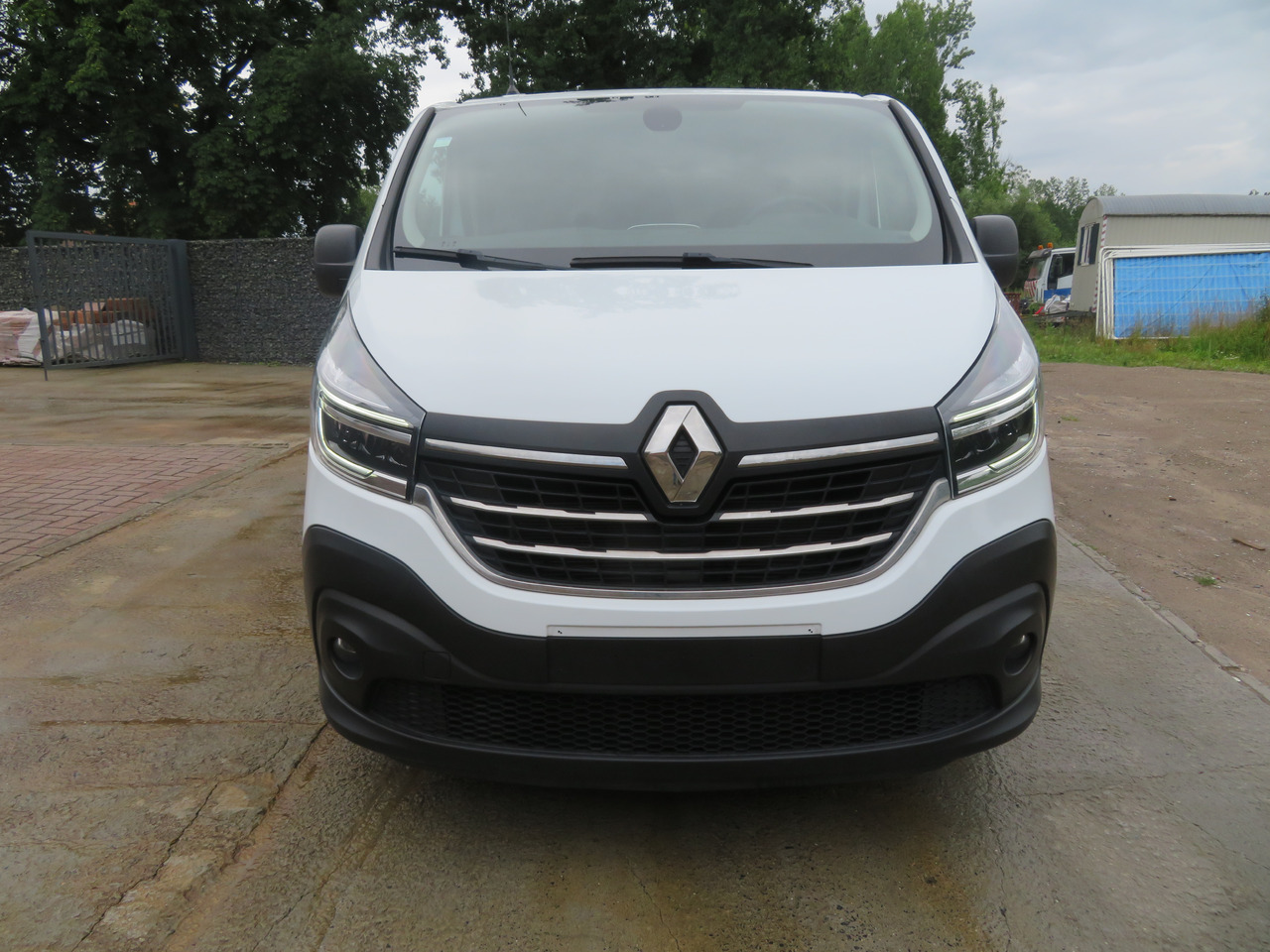 Renault Trafic 2.0dCi Grand Confort - L2H1 - Mali kombi: slika 2 Renault Trafic 2.0dCi Grand Confort - L2H1 - Mali kombi: slika 2