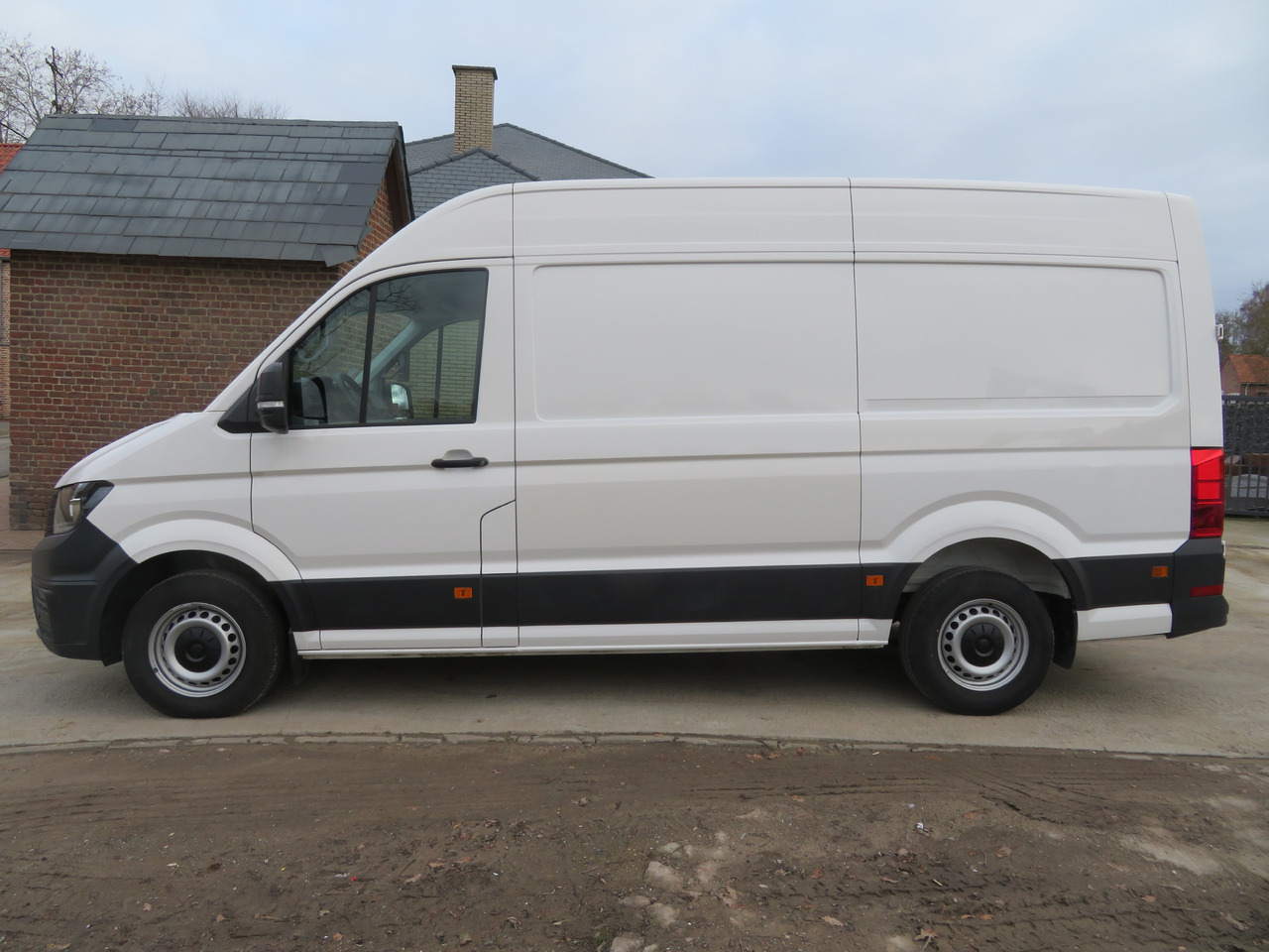 Volkswagen Crafter 2.0 CR TDi L3H3 - Furgon: slika 4 Volkswagen Crafter 2.0 CR TDi L3H3 - Furgon: slika 4