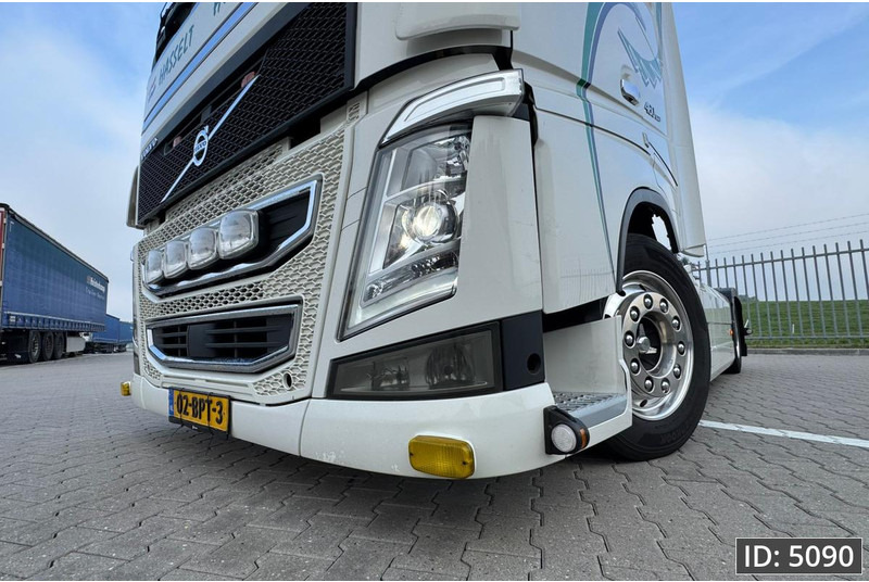Volvo FH 460 Globetrotter XL, Euro 6, Mega / Like new! / Special interior / Standklima / 2 Tanks - Vlačilec: slika 5 Volvo FH 460 Globetrotter XL, Euro 6, Mega / Like new! / Special interior / Standklima / 2 Tanks - Vlačilec: slika 5