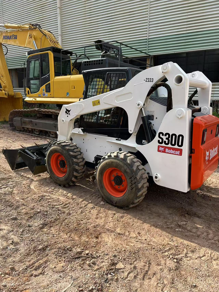 BOBCAT S300 - Mini nakladalec: slika 3 BOBCAT S300 - Mini nakladalec: slika 3