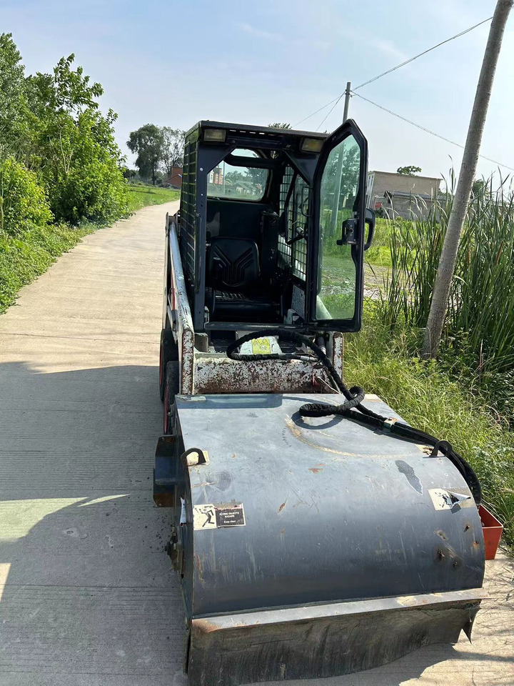 BOBCAT S70 Sliding Sweeper Click for Discount - Mini nakladalec: slika 1 BOBCAT S70 Sliding Sweeper Click for Discount - Mini nakladalec: slika 1