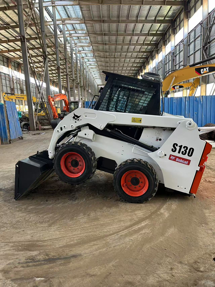 BOBCAT Skid Steer Loader S130 - Mini nakladalec: slika 5 BOBCAT Skid Steer Loader S130 - Mini nakladalec: slika 5