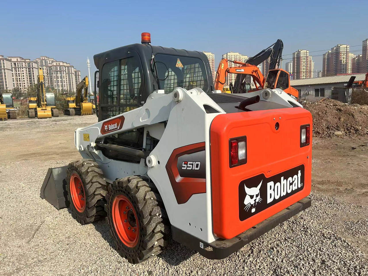 BOBCAT Skid Steer Loader S510 - Mini nakladalec: slika 4 BOBCAT Skid Steer Loader S510 - Mini nakladalec: slika 4