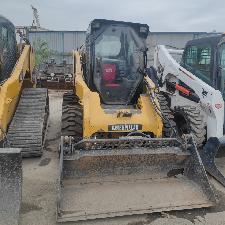Mini nakladalec CAT 246C Skid Steer Loader: slika 6