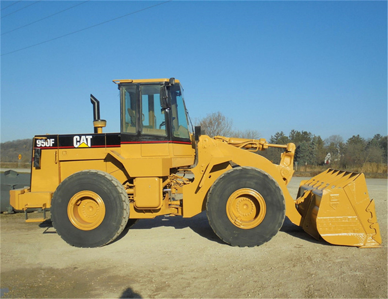 CATERPILLAR 950F - Mini nakladalec: slika 4 CATERPILLAR 950F - Mini nakladalec: slika 4