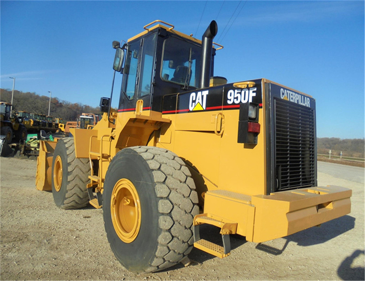 CATERPILLAR 950F - Mini nakladalec: slika 1 CATERPILLAR 950F - Mini nakladalec: slika 1