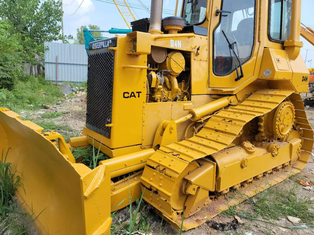 CATERPILLAR D4H - Buldožer: slika 1 CATERPILLAR D4H - Buldožer: slika 1