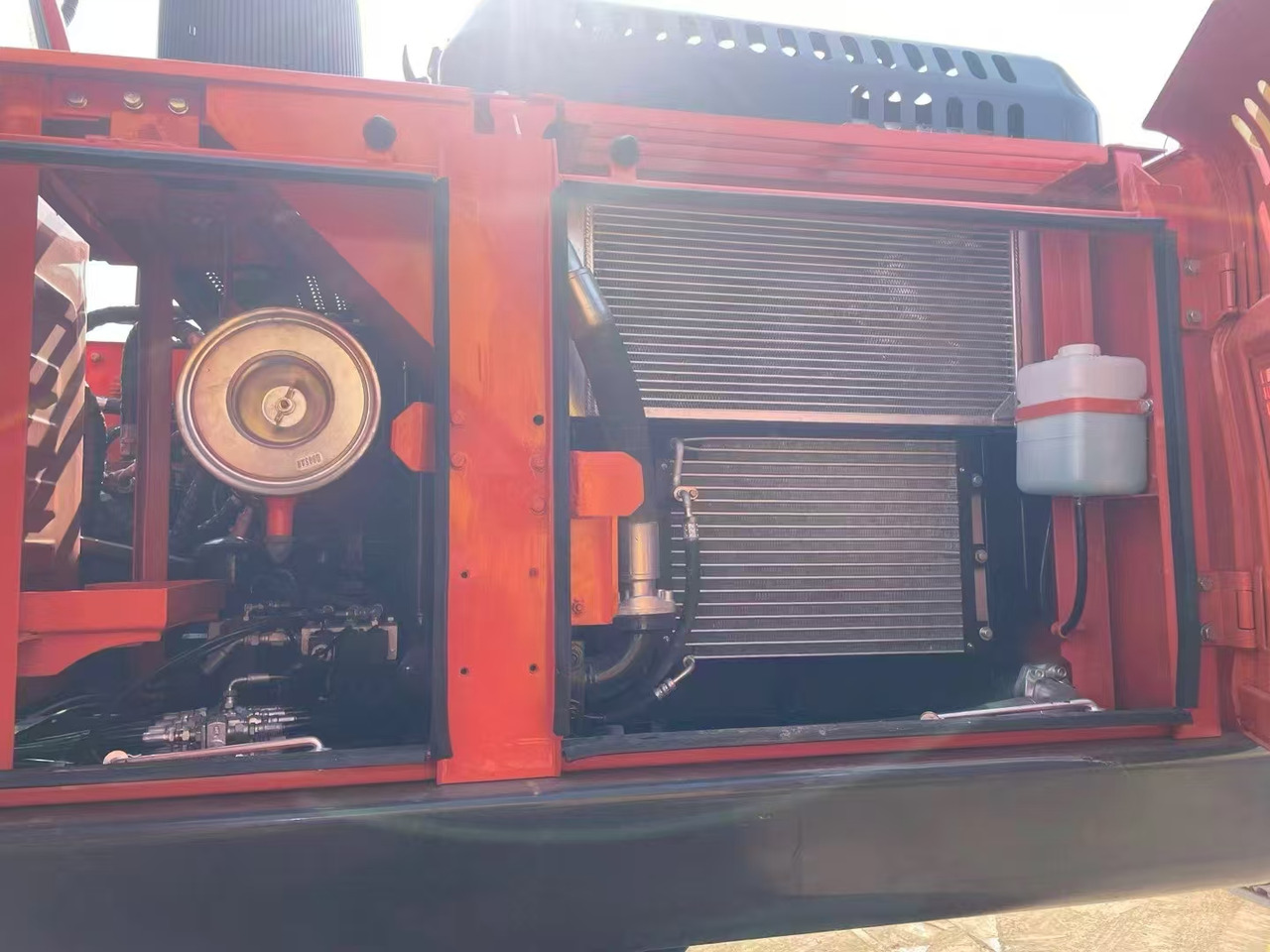 DOOSAN DH225L-9C - Bager goseničar: slika 2 DOOSAN DH225L-9C - Bager goseničar: slika 2