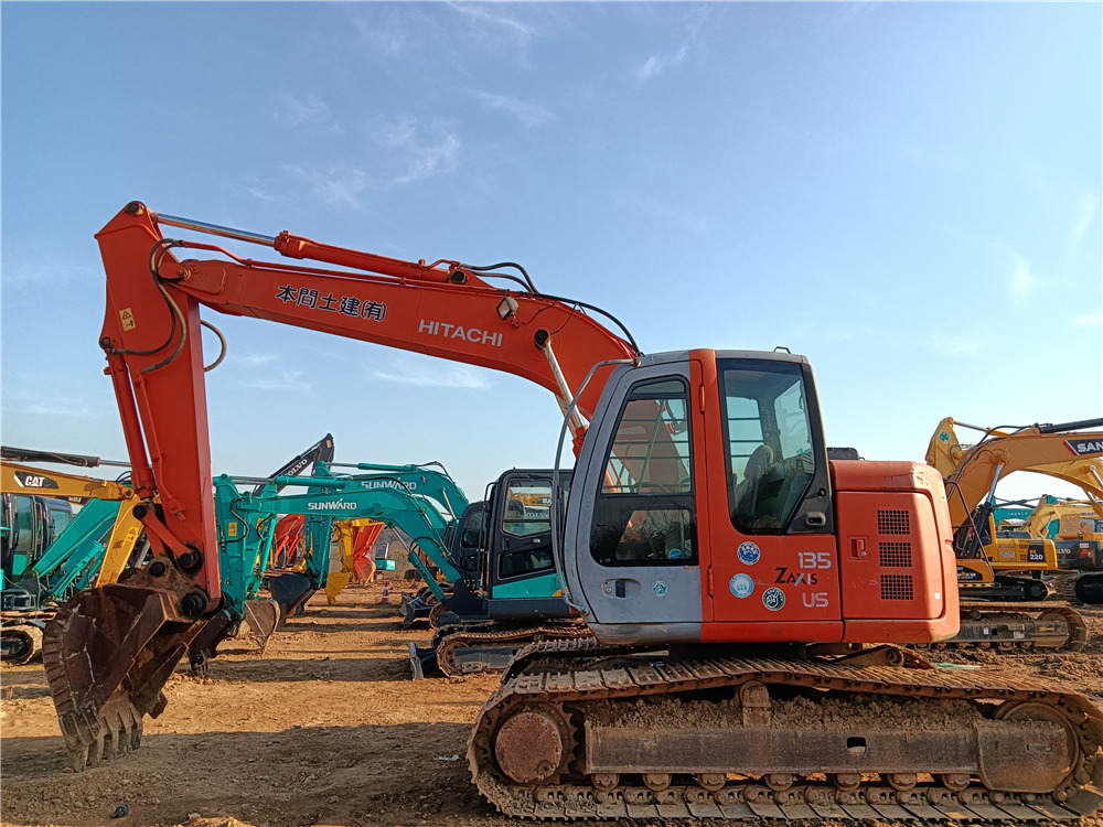 HITACHI ZX135 - Bager goseničar: slika 1 HITACHI ZX135 - Bager goseničar: slika 1