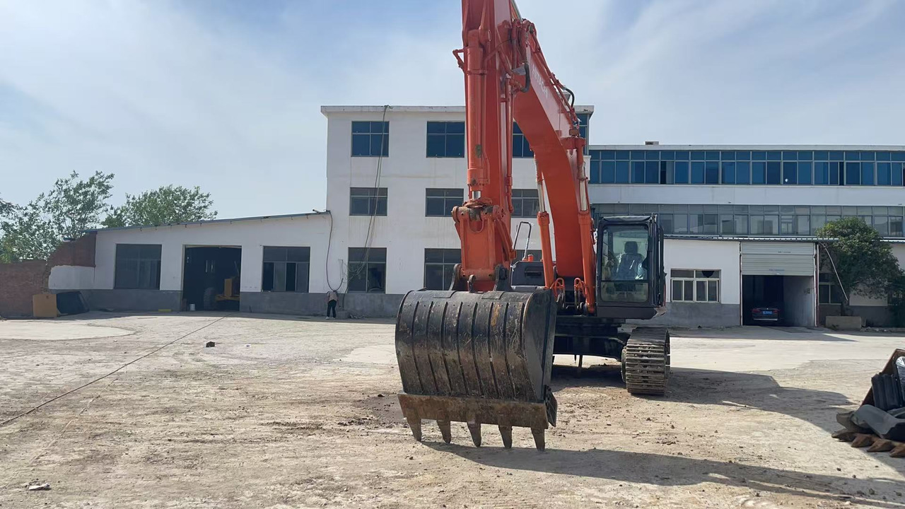 HITACHI ZX350-3G Excavator | Zero Final Drive Issues | New Undercarriage | Super Clean - Bager goseničar: slika 3 HITACHI ZX350-3G Excavator | Zero Final Drive Issues | New Undercarriage | Super Clean - Bager goseničar: slika 3